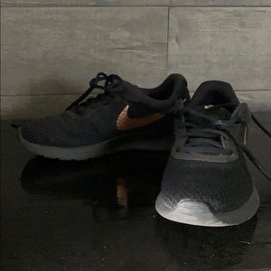 Nike women’s sneakers